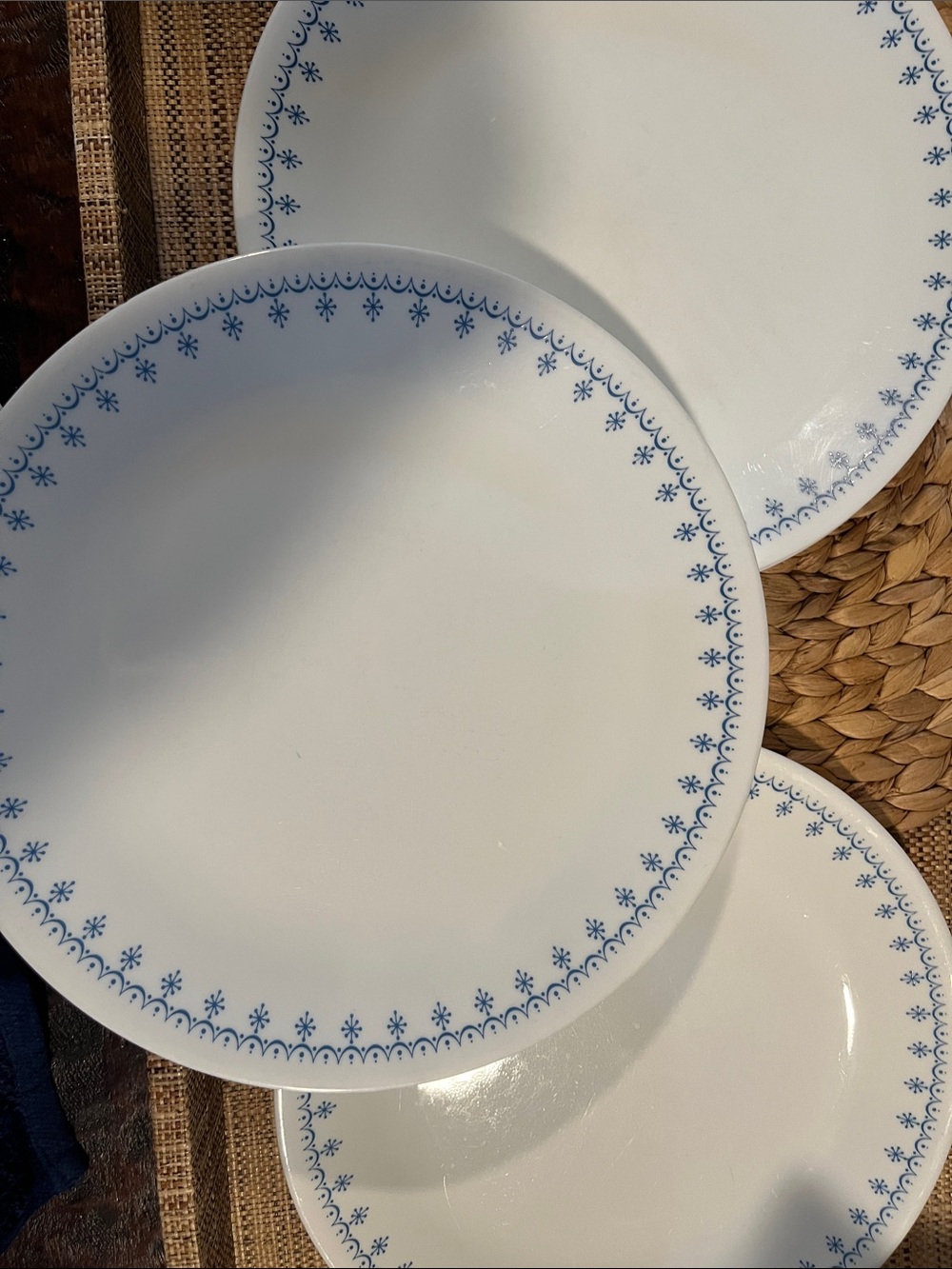 8 pc Corelle Blue Snowflake Plate Set 10.25" - Picture 7 of 7